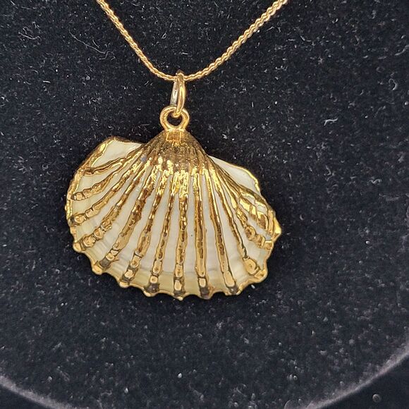 Gold Encrusted Gilded Seashell Necklace 16 in chain 1.25 in pendant fashion - Picture 2 of 6